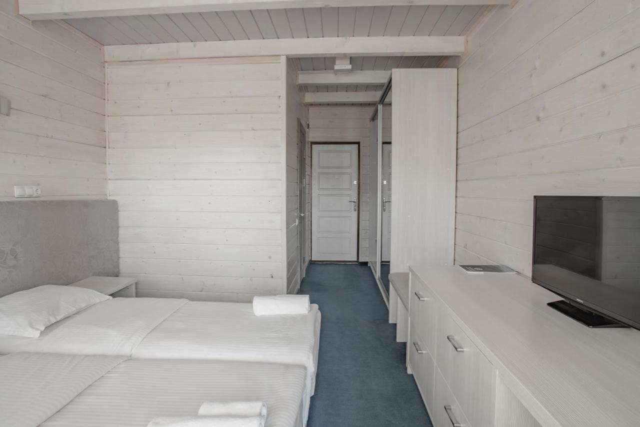 Wellland Hotel Jaremče Esterno foto