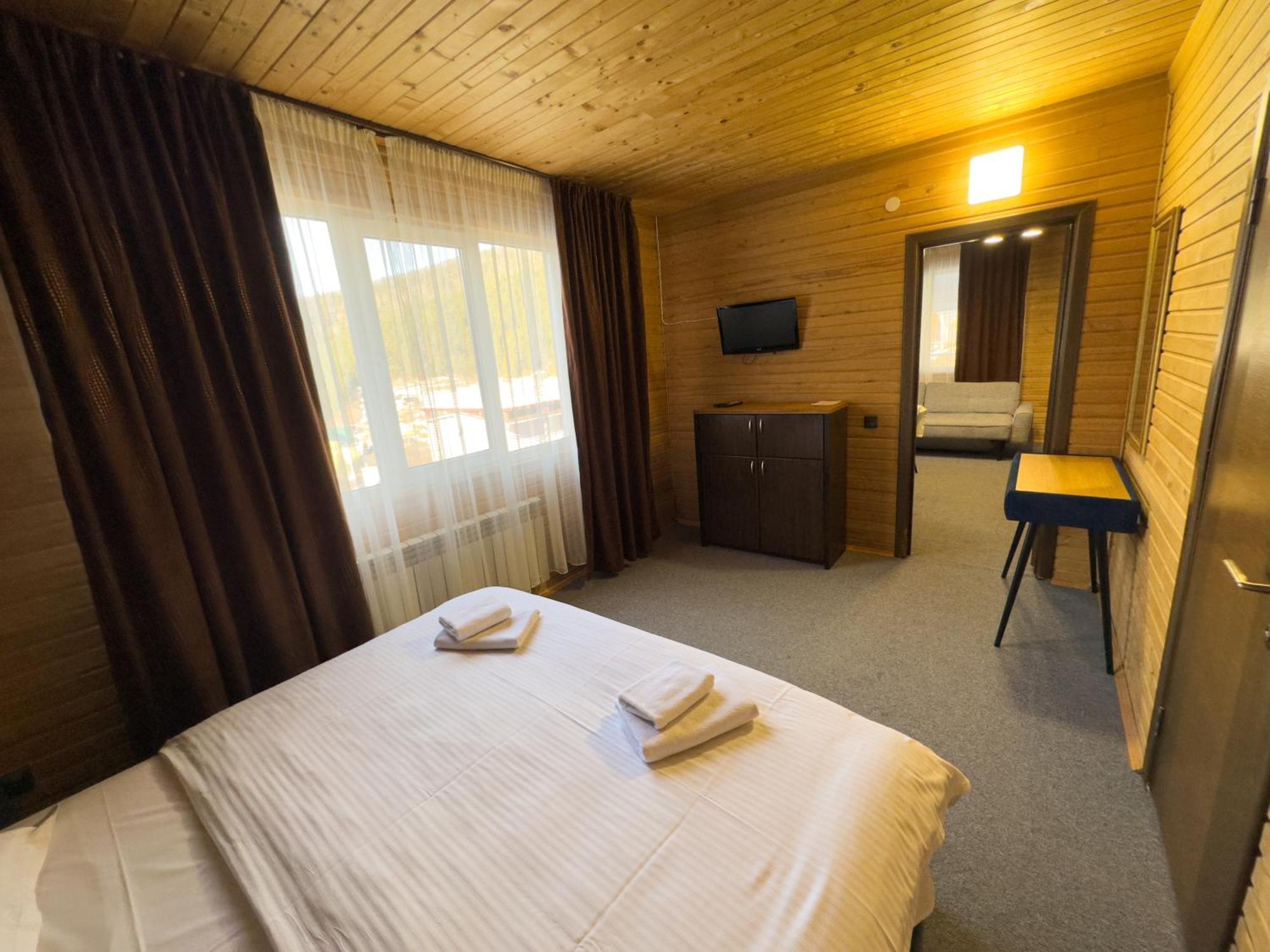 Wellland Hotel Jaremče Esterno foto